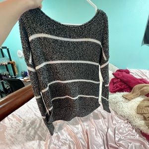 Black and white oversized sweat shirt, must be hand washed!